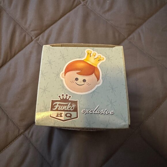 Funko Pop! Freddy Funko (HQ Globe) - Picture 5 of 5